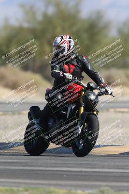 media/Oct-13-2025-Moto Forza (Mon) [[a66d839500]]/3-B Group/Session 3 Turn 2/